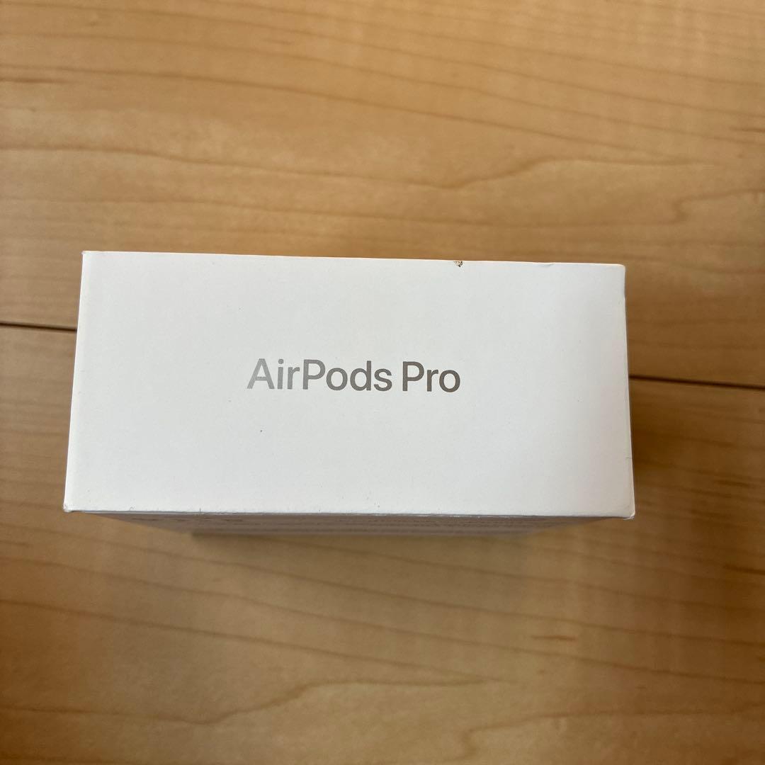 最新型AirPods Pro 3 充電ケース付き