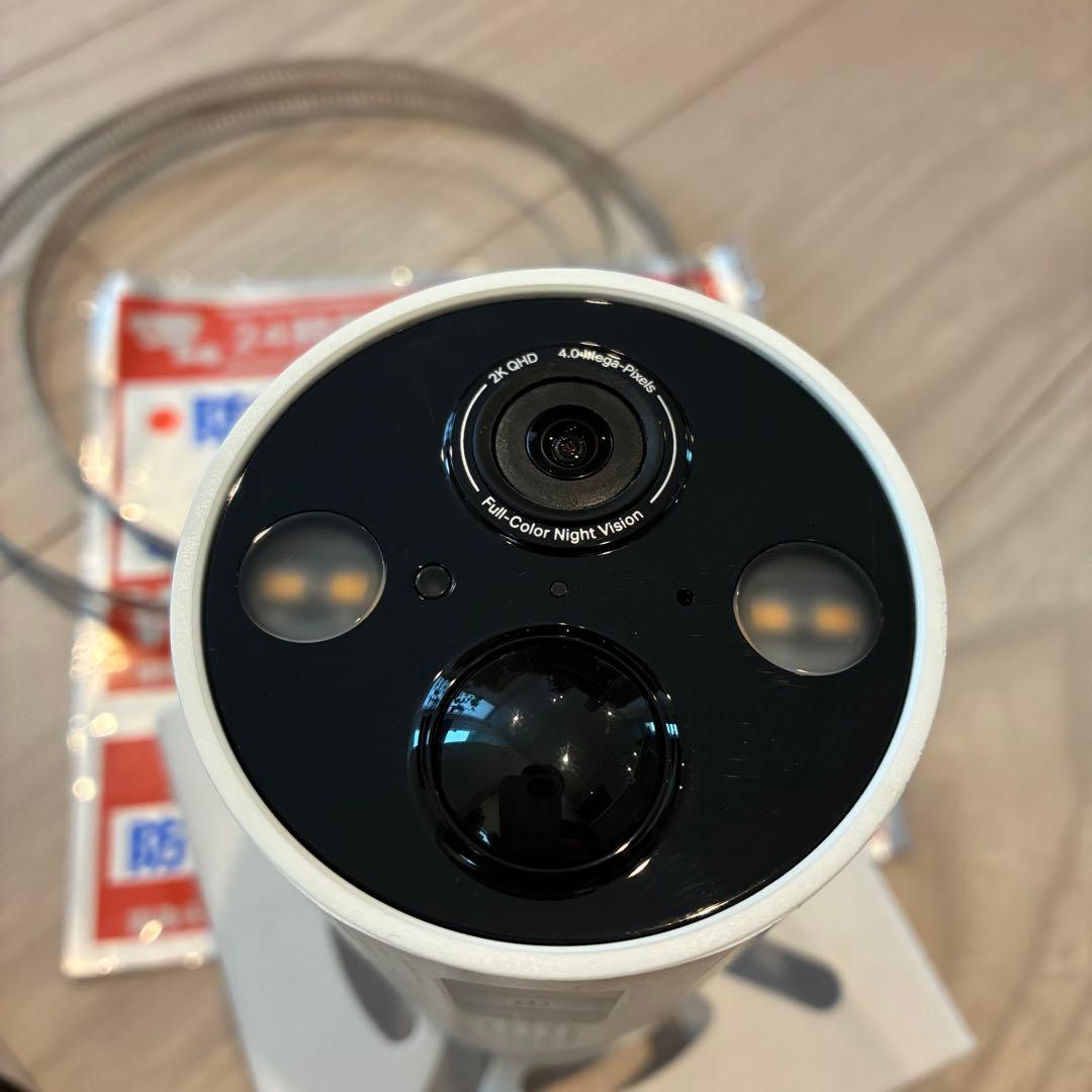 美品　 TAPO 防犯カメラ　ソーラーパネル付き　2KQHD