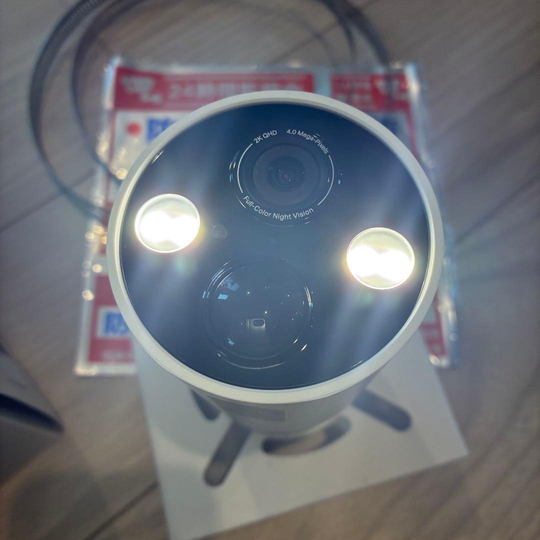 美品　 TAPO 防犯カメラ　ソーラーパネル付き　2KQHD