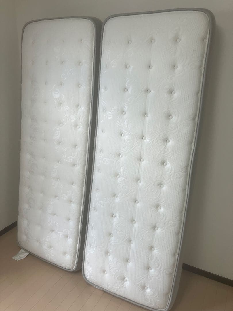 クイーン スプリングマットレス ボタン付き