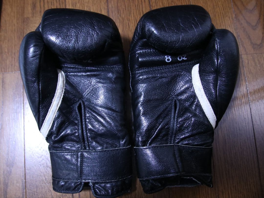 【最終値下げ】Winning ボクシンググローブ 8oz 黒 中古