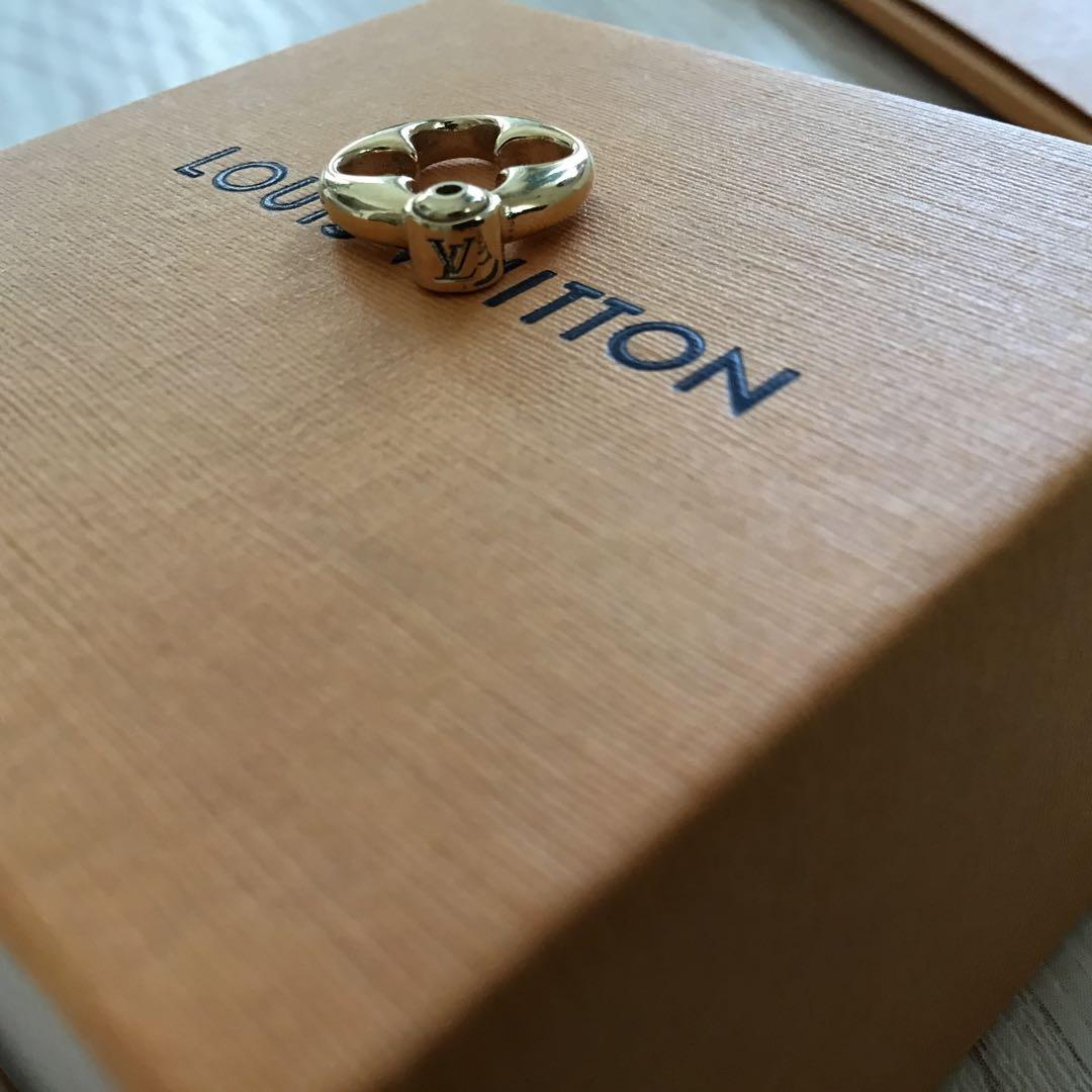 LOUIS VUITTON フラワーモチーフピアス