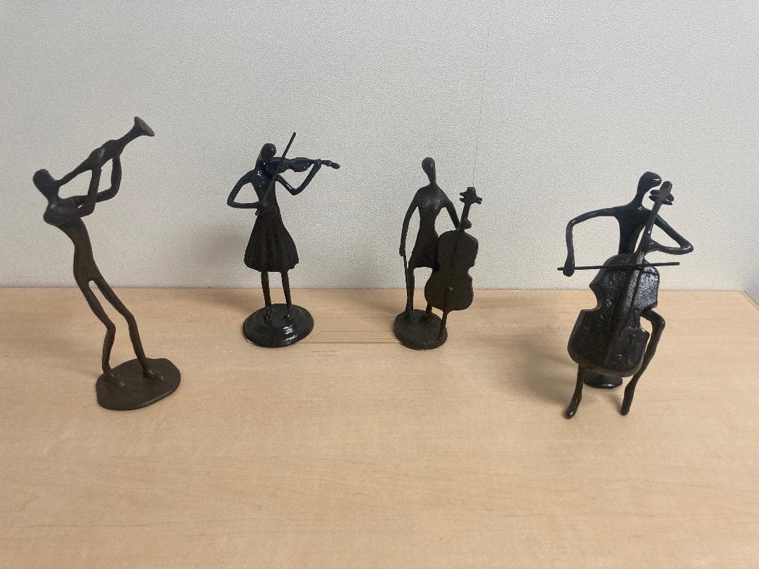 楽器奏者の彫刻（鉄製）4体セット
