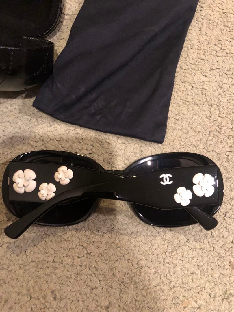 気まぐれセール　CHANEL ブラック サングラス フラワーモチーフ