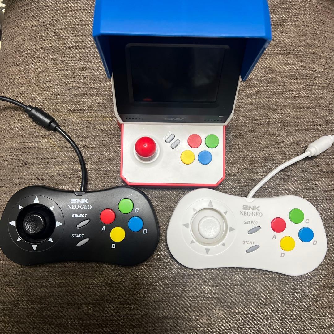 SNK ネオジオミニ本体、コントロールパッド白黒セット