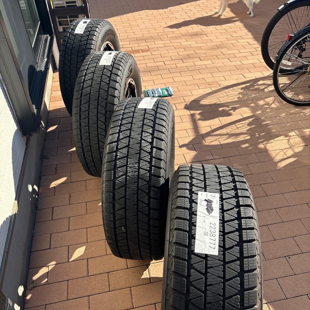 しろ　 プラド150 17インチ スタッドレスタイヤセット