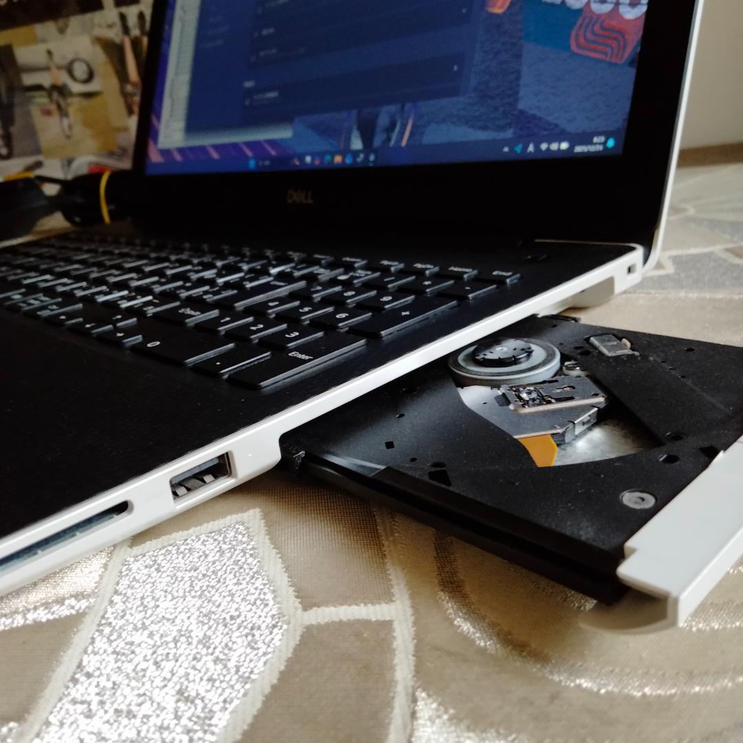 15インチ 10世代 i3 128G 1T 1920x1080 DELL