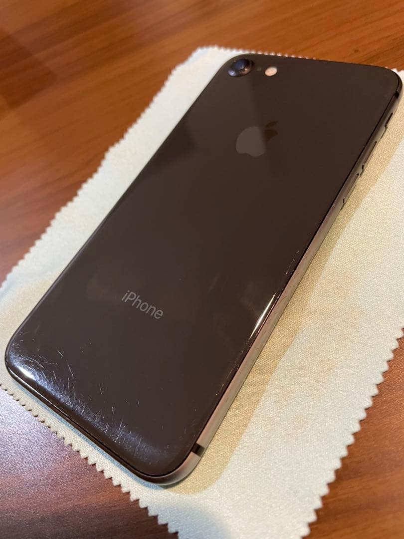 Apple iPhone 8 スペースグレー　64GB