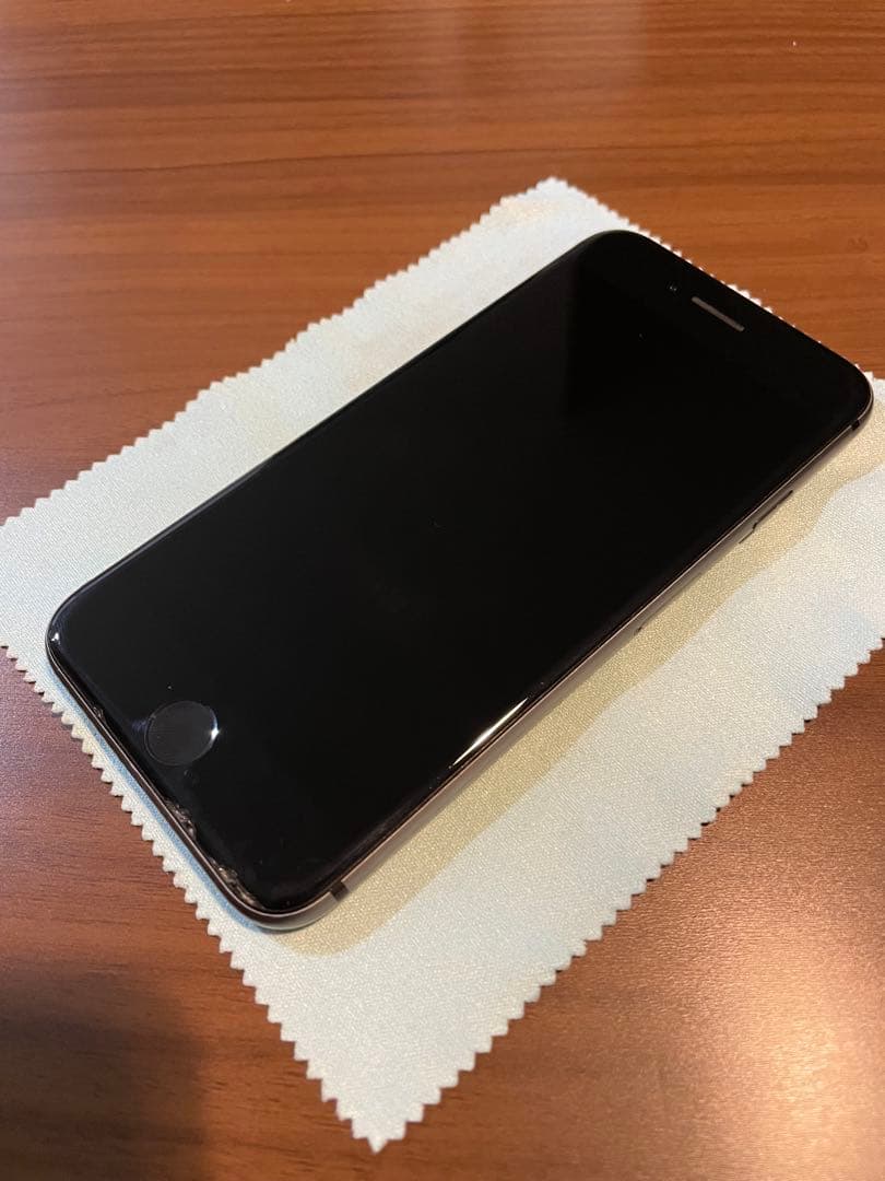 Apple iPhone 8 スペースグレー　64GB