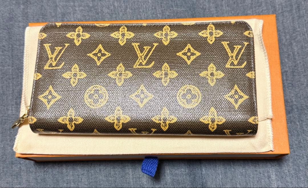 LOUIS VUITTON ジッピーウォレット