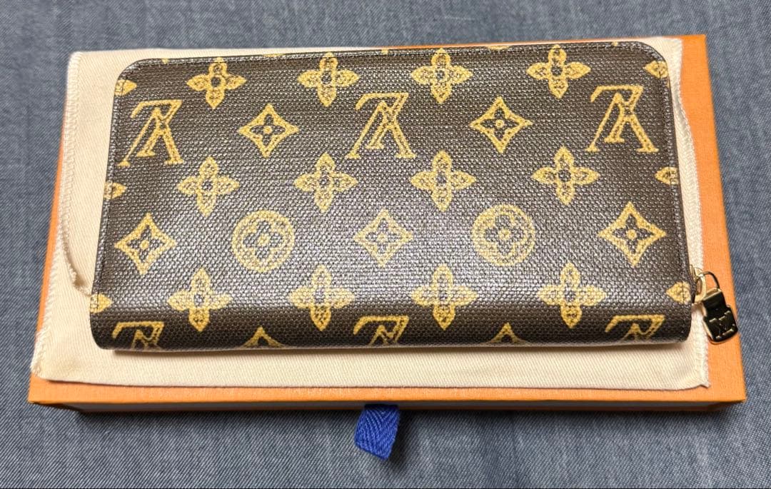 LOUIS VUITTON ジッピーウォレット