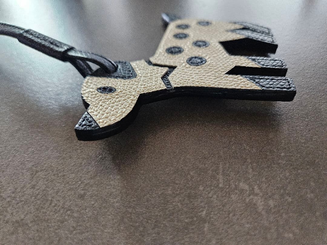 ヴァレクストラ　レザーバッグチャーム　犬