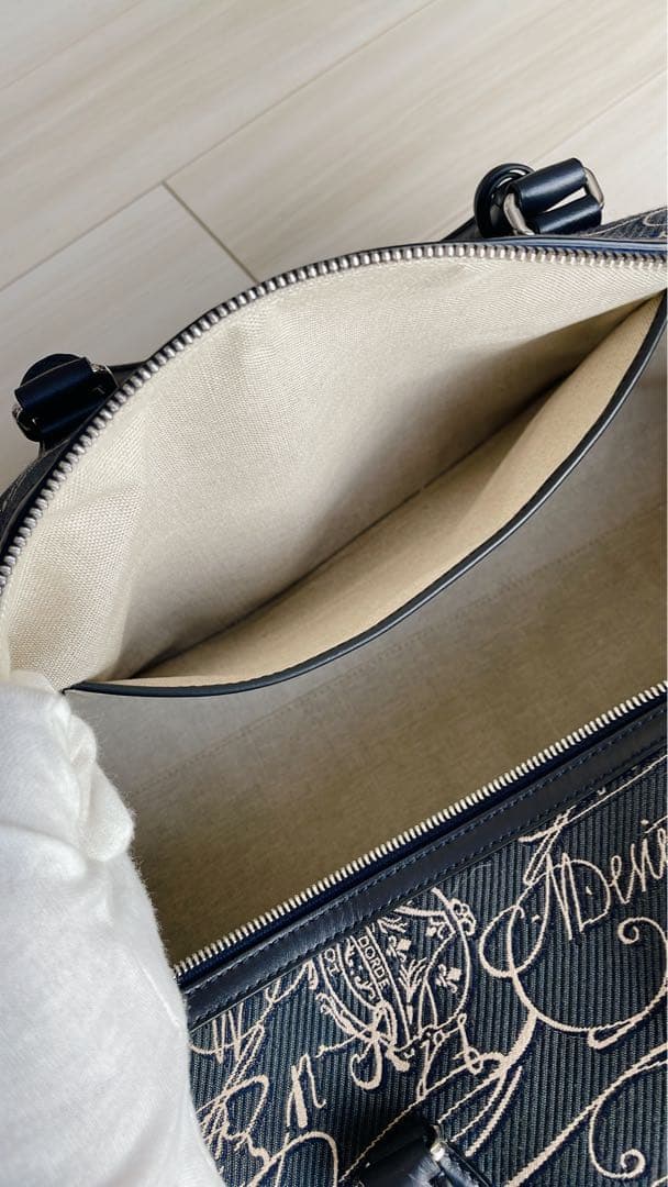 【ベルルッティ】スクリプトロゴプリント ボストンバッグ