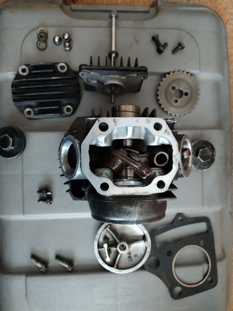 シリンダーヘッド ダックス70 6v 刻印E21