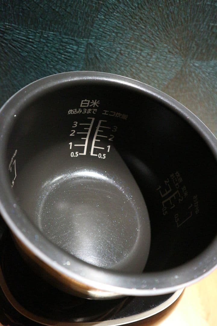 2025年製　Panasonic IHジャー炊飯器 SR-KT060-K