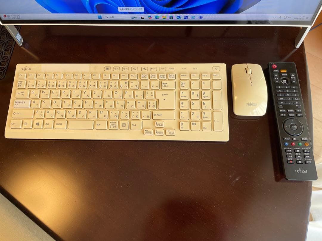 富士通 23.8インチワイド一体型パソコン　ESPRIMO FH77/B1