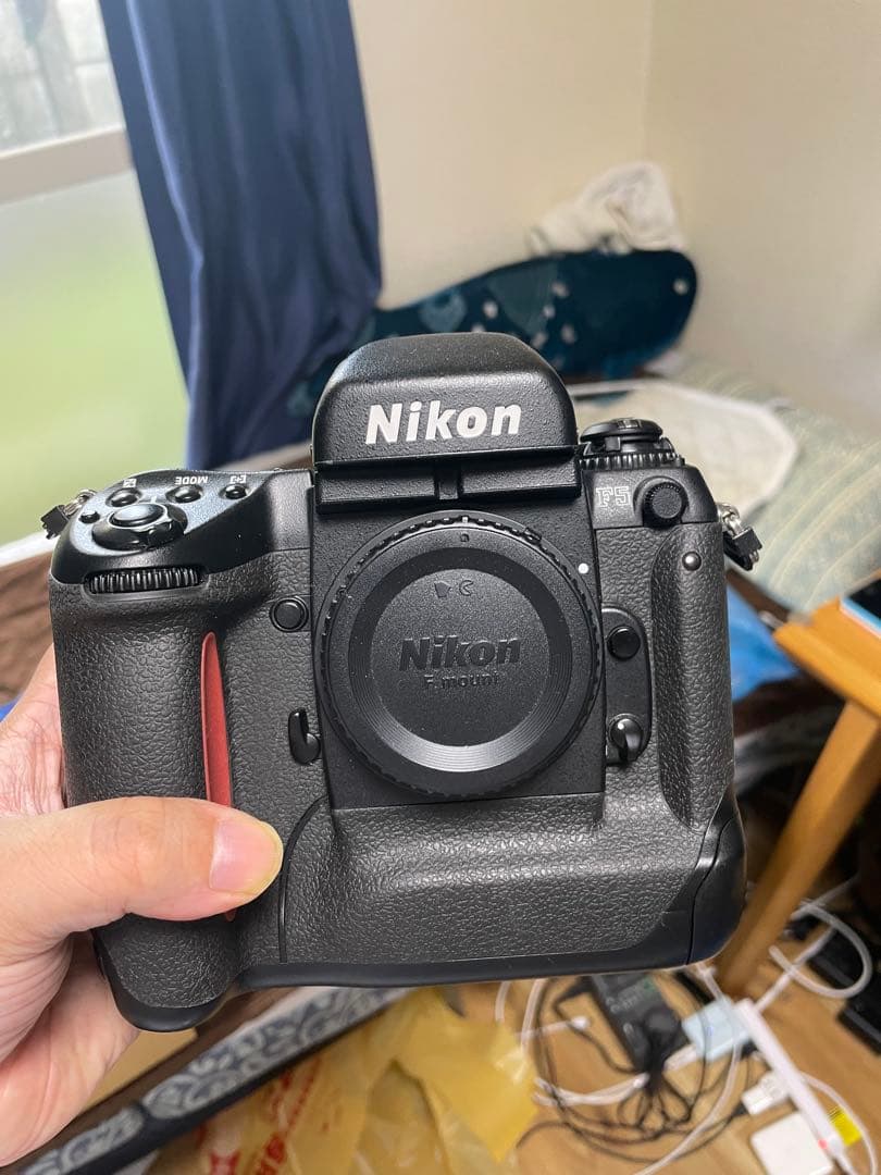 Nikon F5 MF-28付き