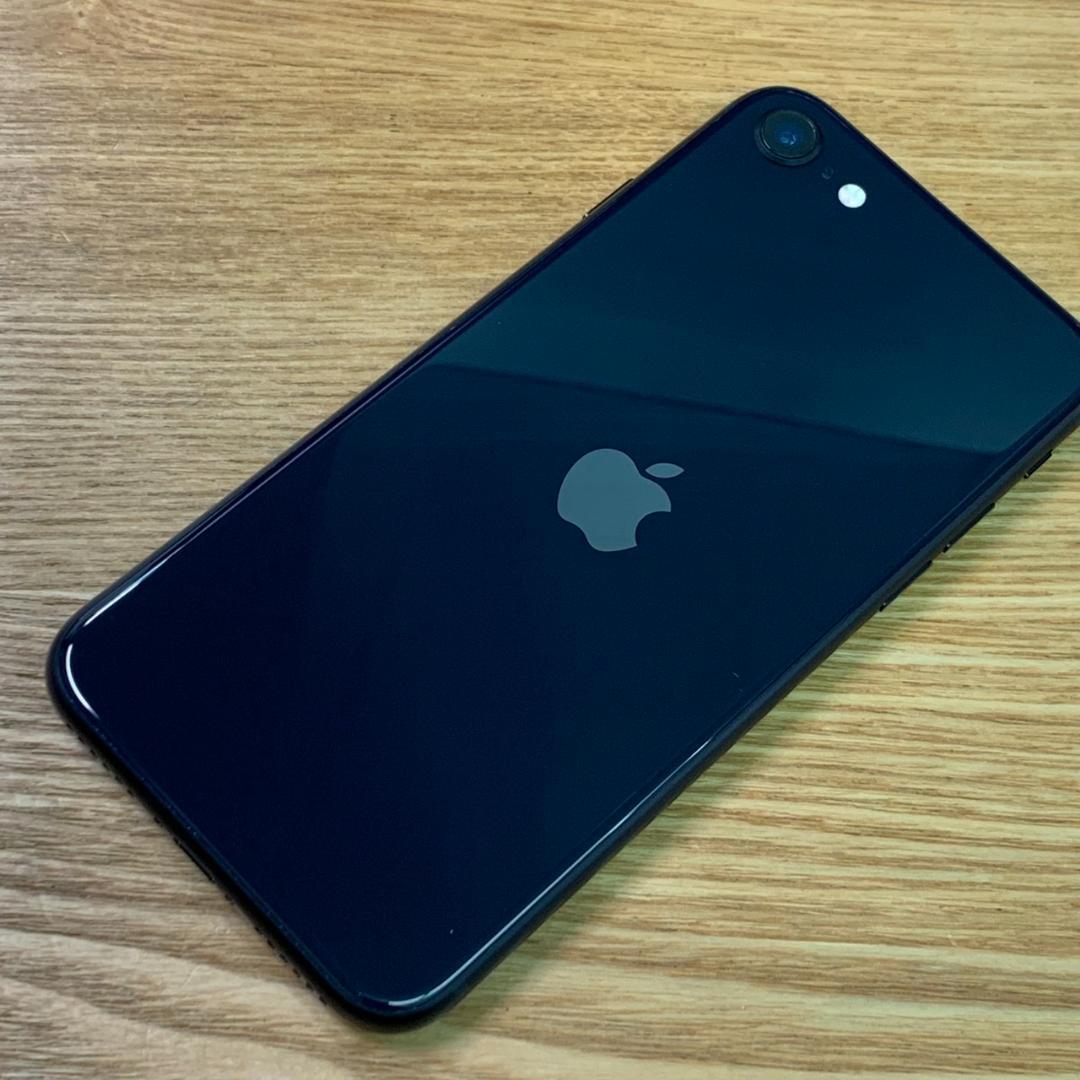 C5 超美品 SIMフリーiPhoneSE 第3世代 64GB おまけ付き