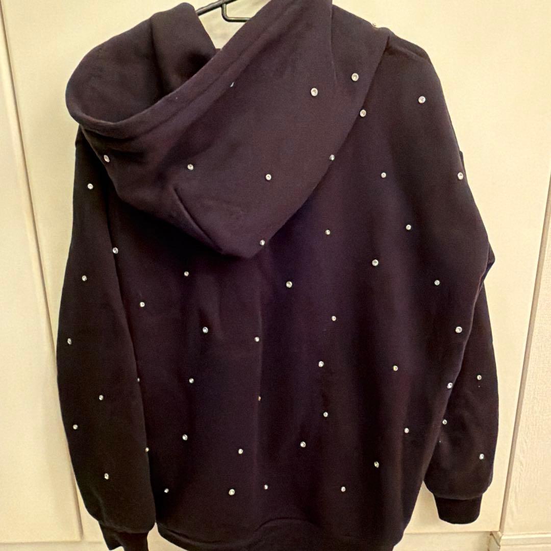 黒パーカー　ふく