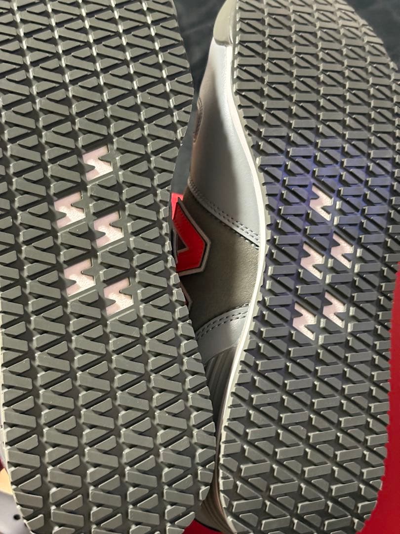 New Balance 安全靴 グレー/レッド　限定カラー