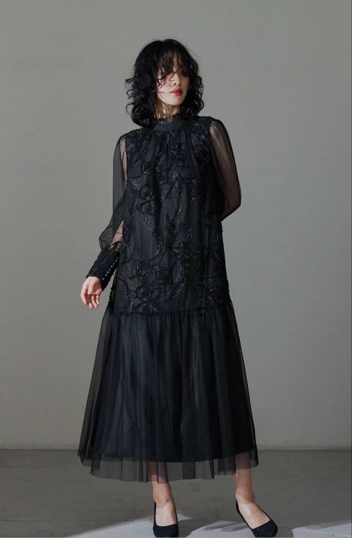 nianaフェザーフラワーチュールドレス