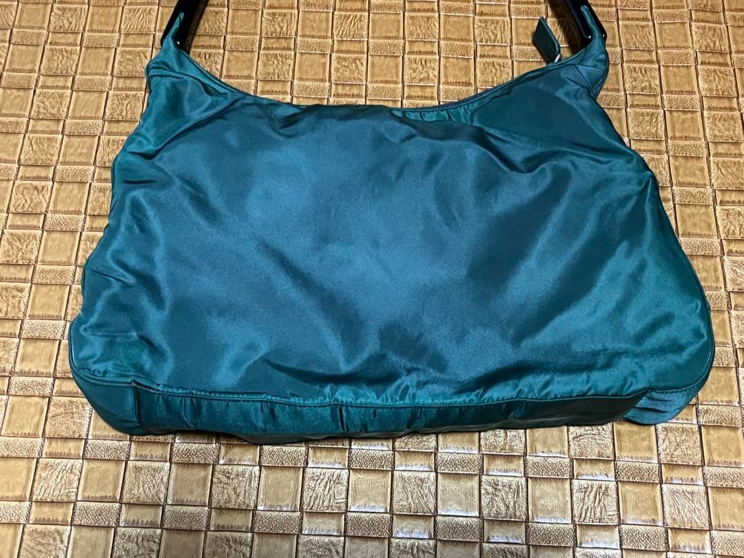 イタリア製　プラダ　テスート　ナイロン肩掛けバッグ　/緑　三角ロゴ　ハンドバッグ