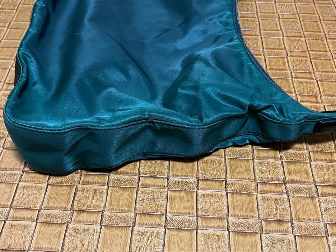 イタリア製　プラダ　テスート　ナイロン肩掛けバッグ　/緑　三角ロゴ　ハンドバッグ
