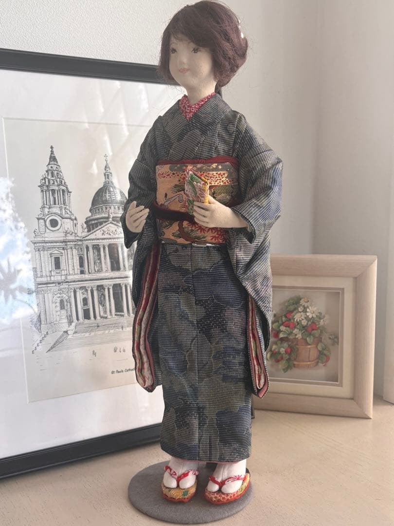 着物を着た人形 「かぐや姫」の帯柄が素敵です