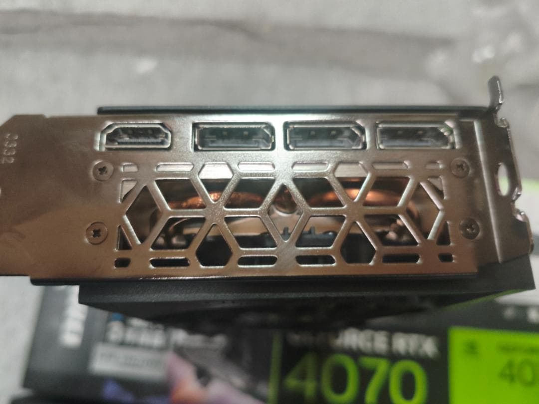 GALAKURO GeForce RTX4070 玄人志向　中古