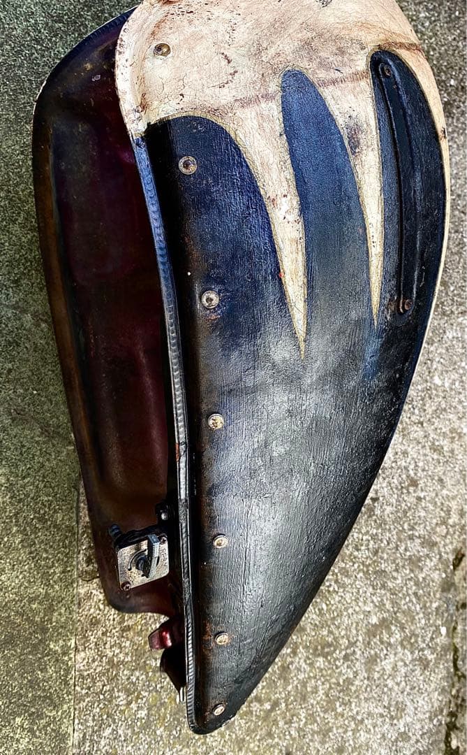 エイジング塗装　ガソリンタンク　コック付き