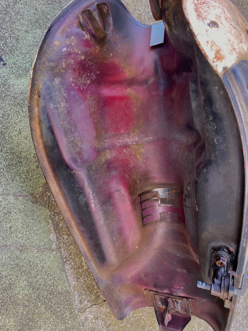 エイジング塗装　ガソリンタンク　コック付き