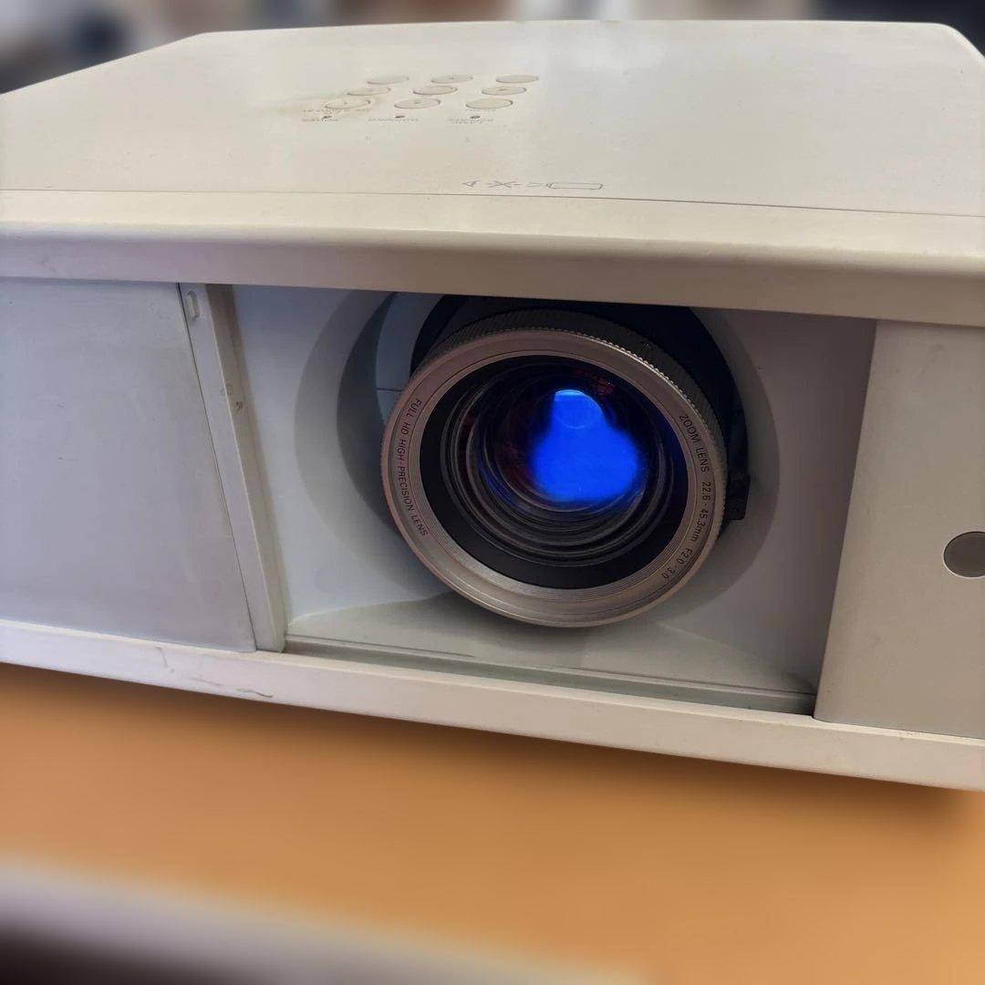 SANYO LP-Z2000 プロジェクター本体のみ