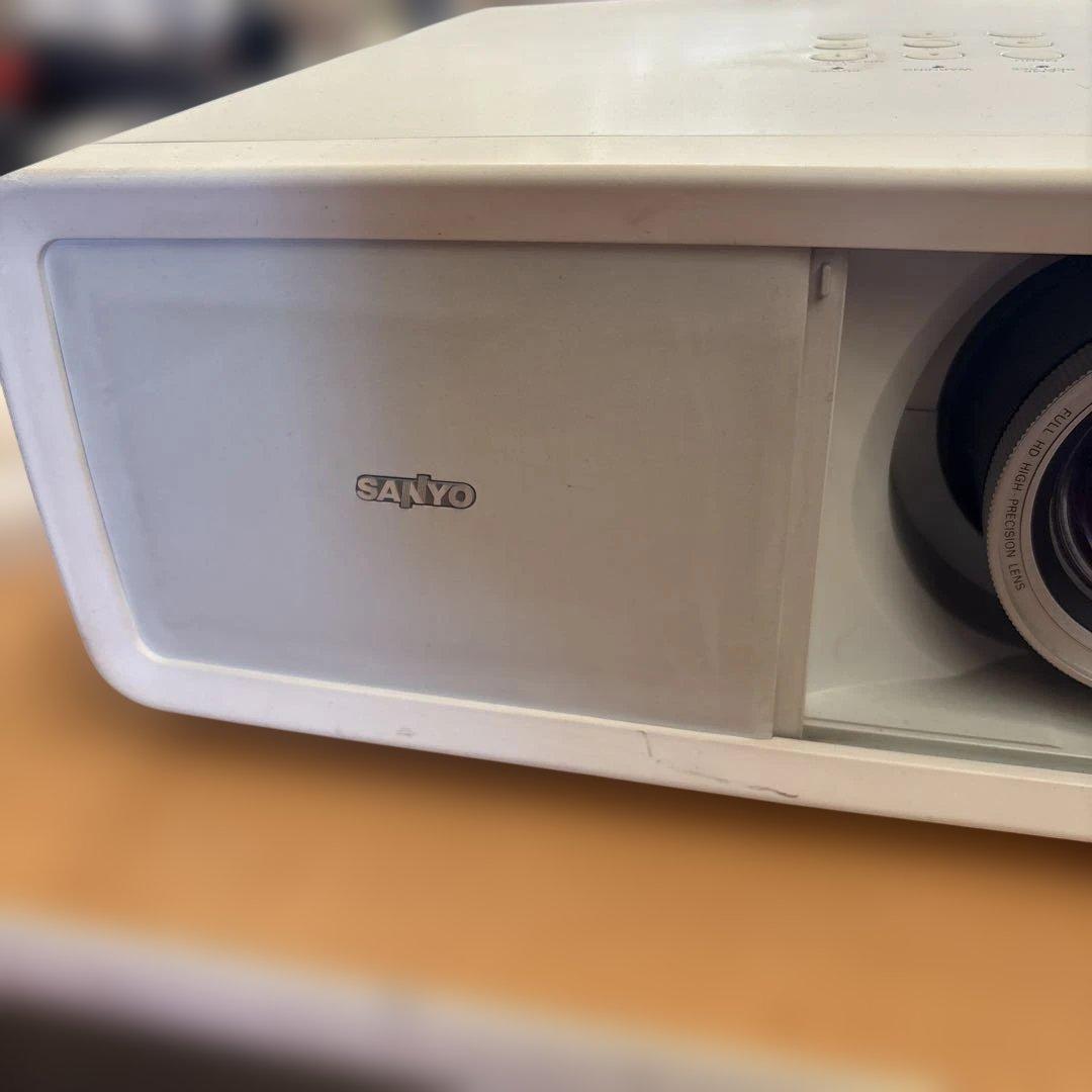 SANYO LP-Z2000 プロジェクター本体のみ