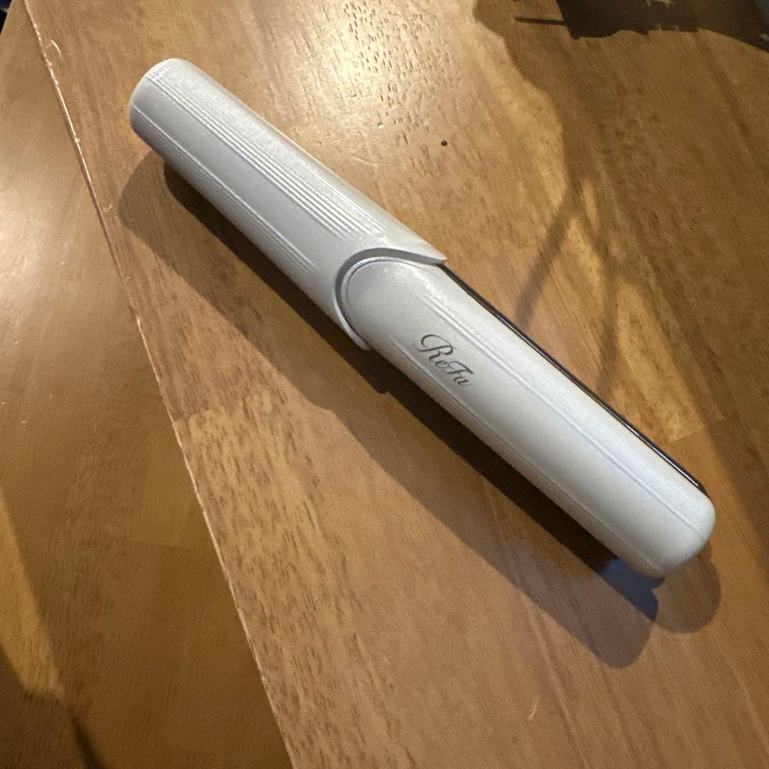 リーファ　ポータブルホワイト ストレートヘアアイロン カバー付き