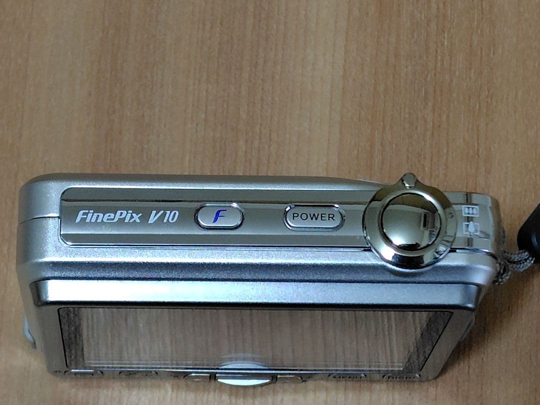動作確認済み☆ FUJIFILM FinePix V10　デジカメ
