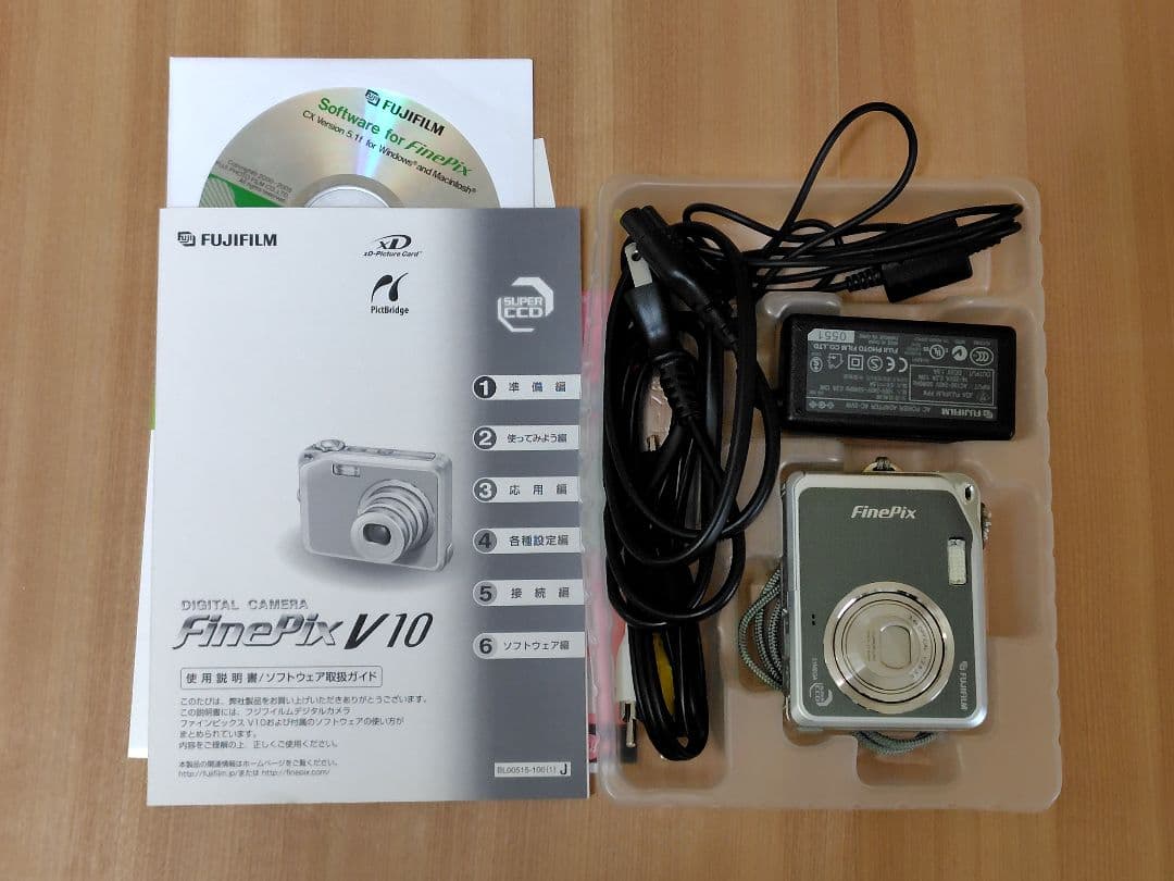 動作確認済み☆ FUJIFILM FinePix V10　デジカメ