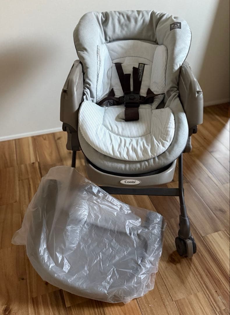 美品　コンビ ネムリラ　ベビーチェア ハイローラック　ハイローチェア