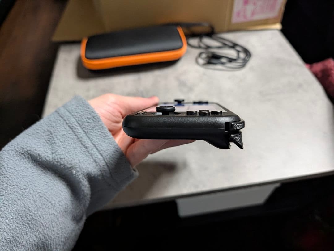 Retroid Pocket 4 Pro そしてキャリングケース