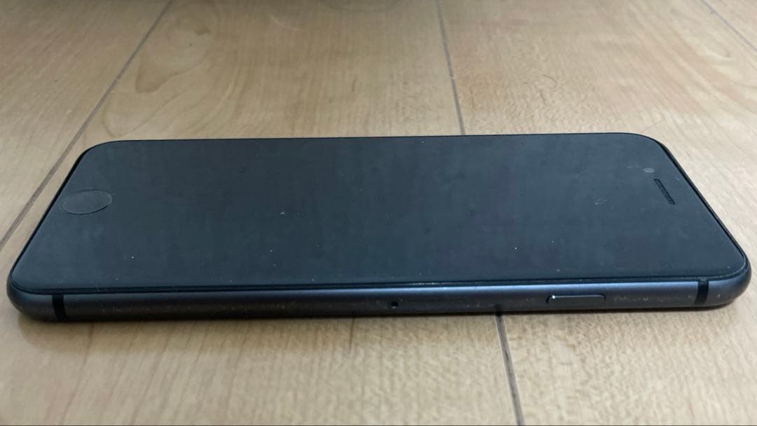 iPhone 8本体 + ケース多数　ジャンク扱い