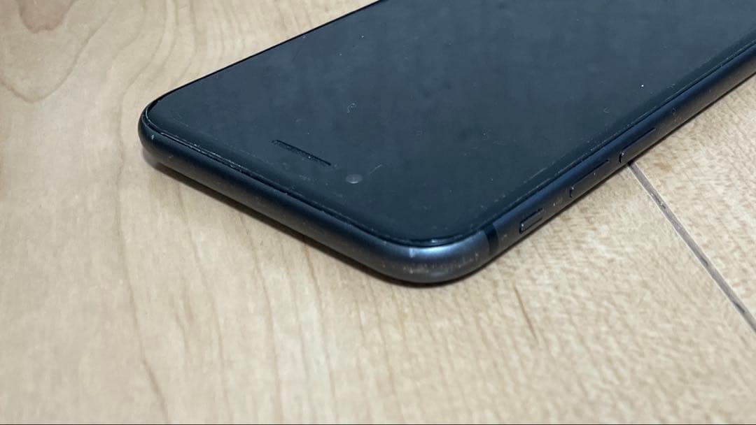 iPhone 8本体 + ケース多数　ジャンク扱い