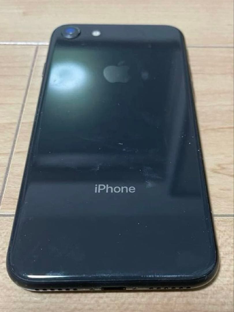 iPhone 8本体 + ケース多数　ジャンク扱い