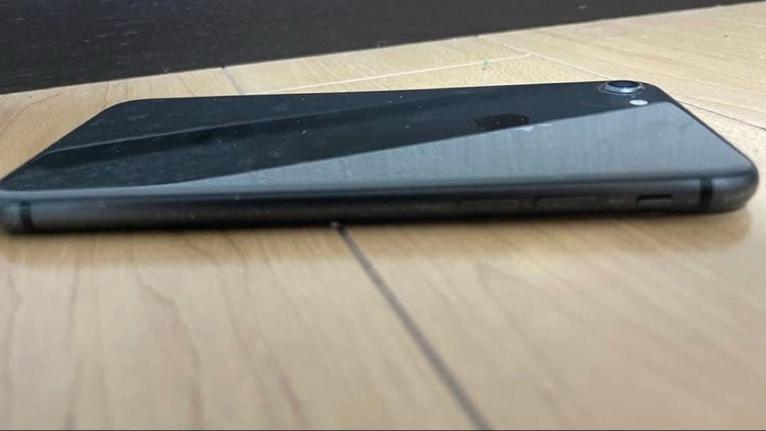 iPhone 8本体 + ケース多数　ジャンク扱い