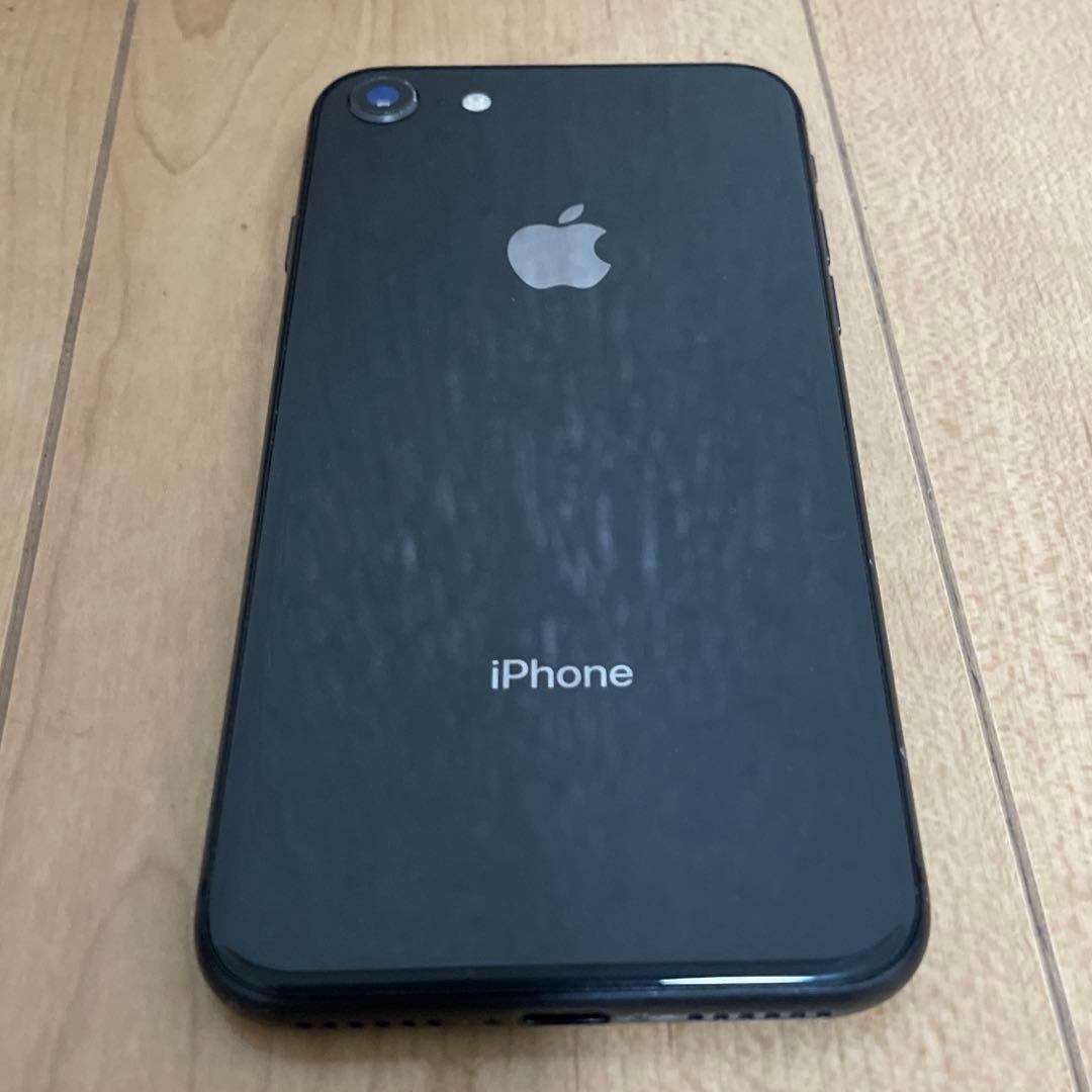 iPhone 8本体 + ケース多数　ジャンク扱い
