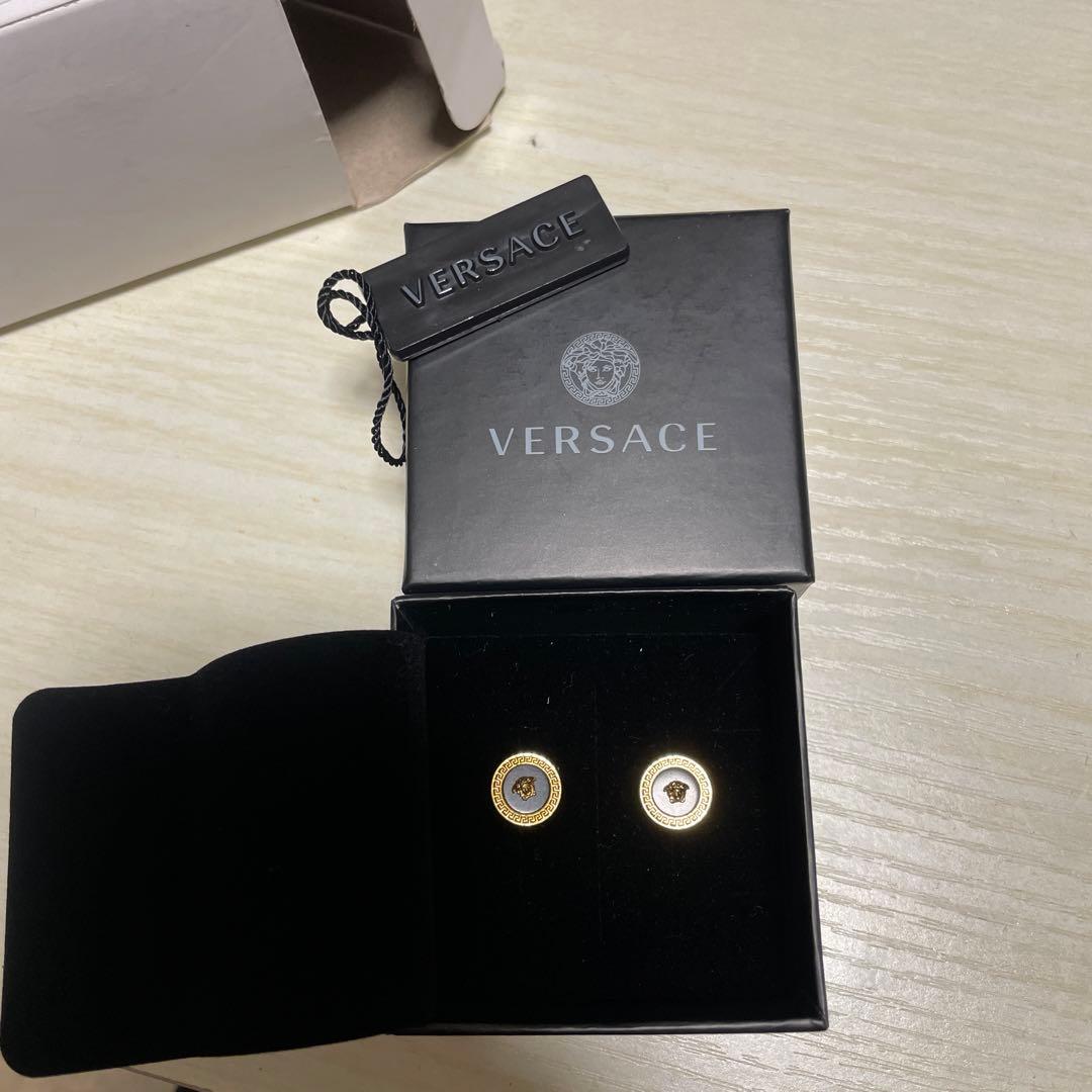 大幅値下げ‼️VERSACE 円形デザイン ピアス(両耳用)