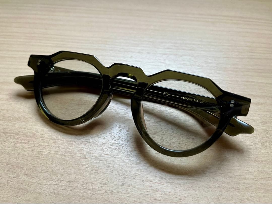 Few by NEW. フューバイニュー F5 C2 カーキ サングラス