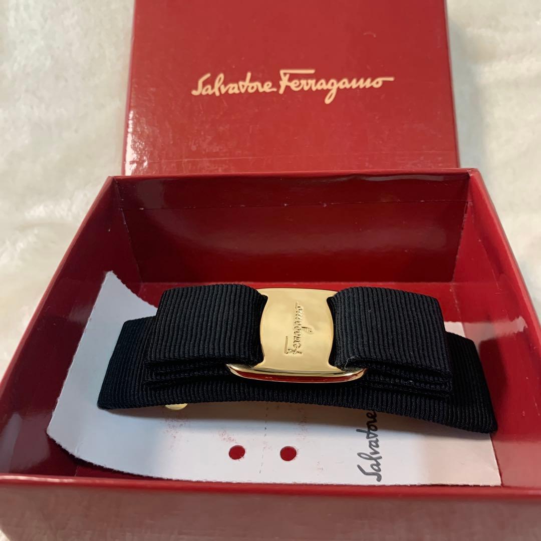 【美品】フェラガモ　ヴァラリボン　バレッタ　ブラック　ゴールド