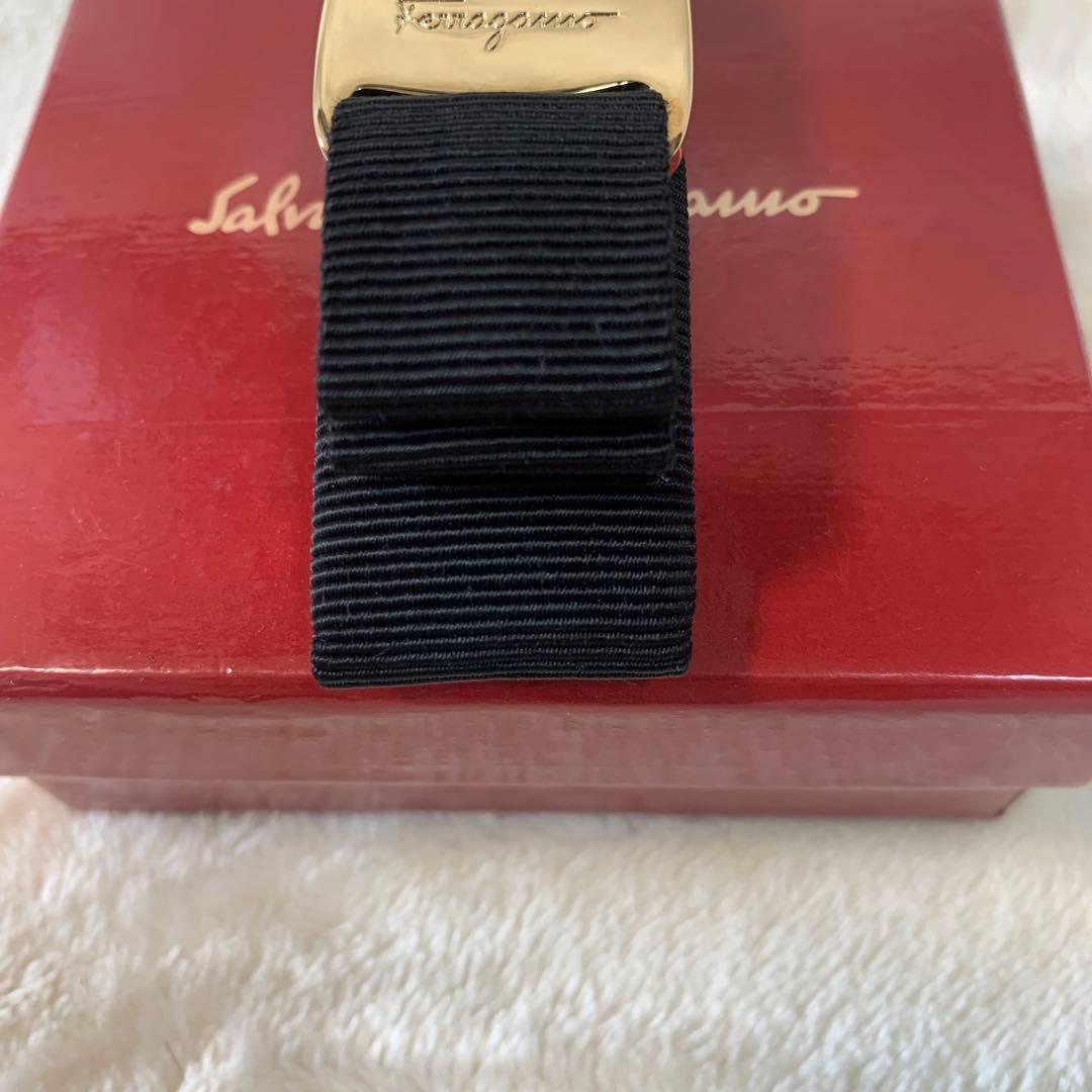 【美品】フェラガモ　ヴァラリボン　バレッタ　ブラック　ゴールド