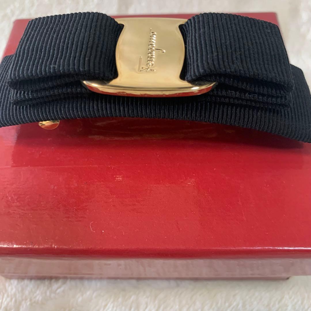 【美品】フェラガモ　ヴァラリボン　バレッタ　ブラック　ゴールド