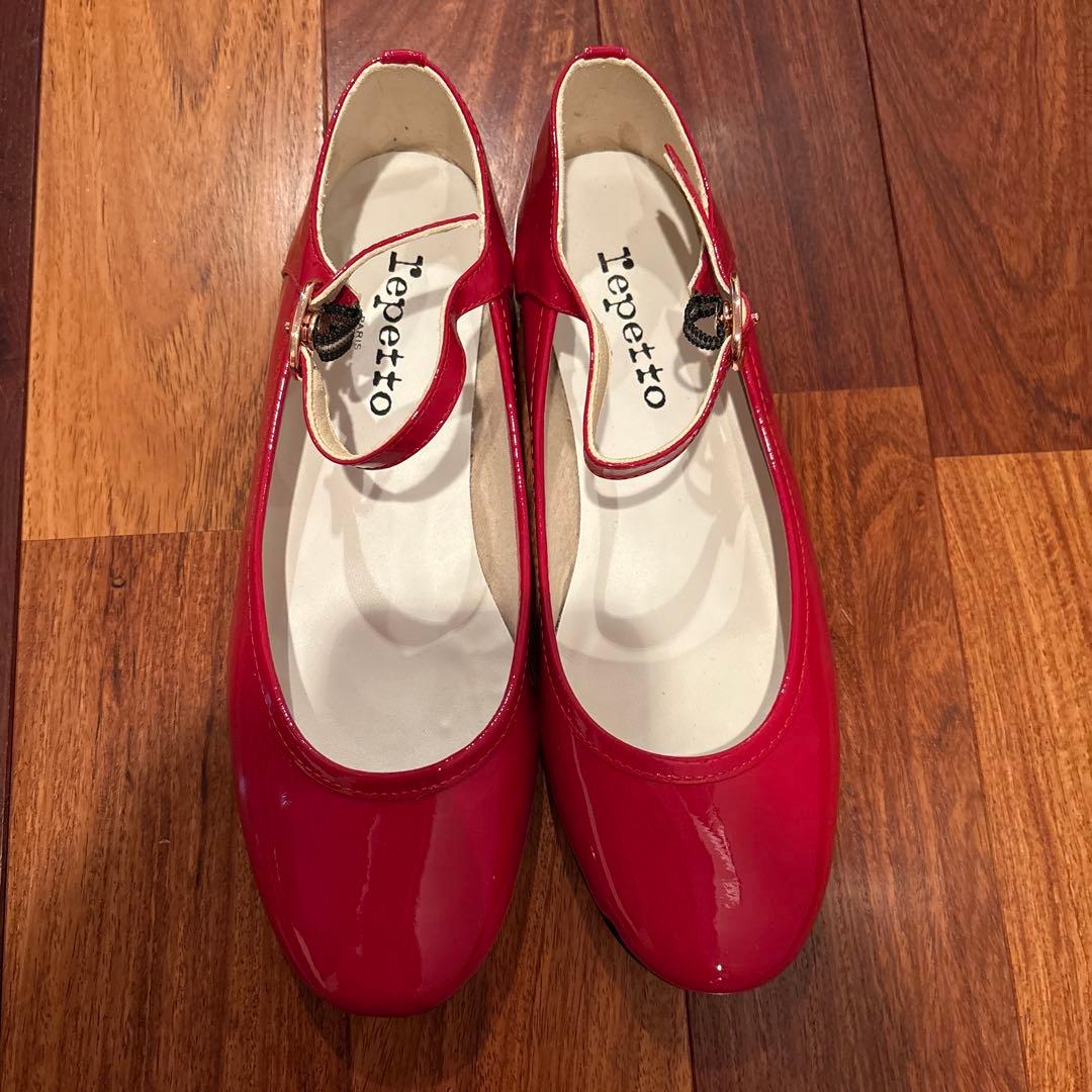 repetto レッド フラットシューズ ストラップ付き