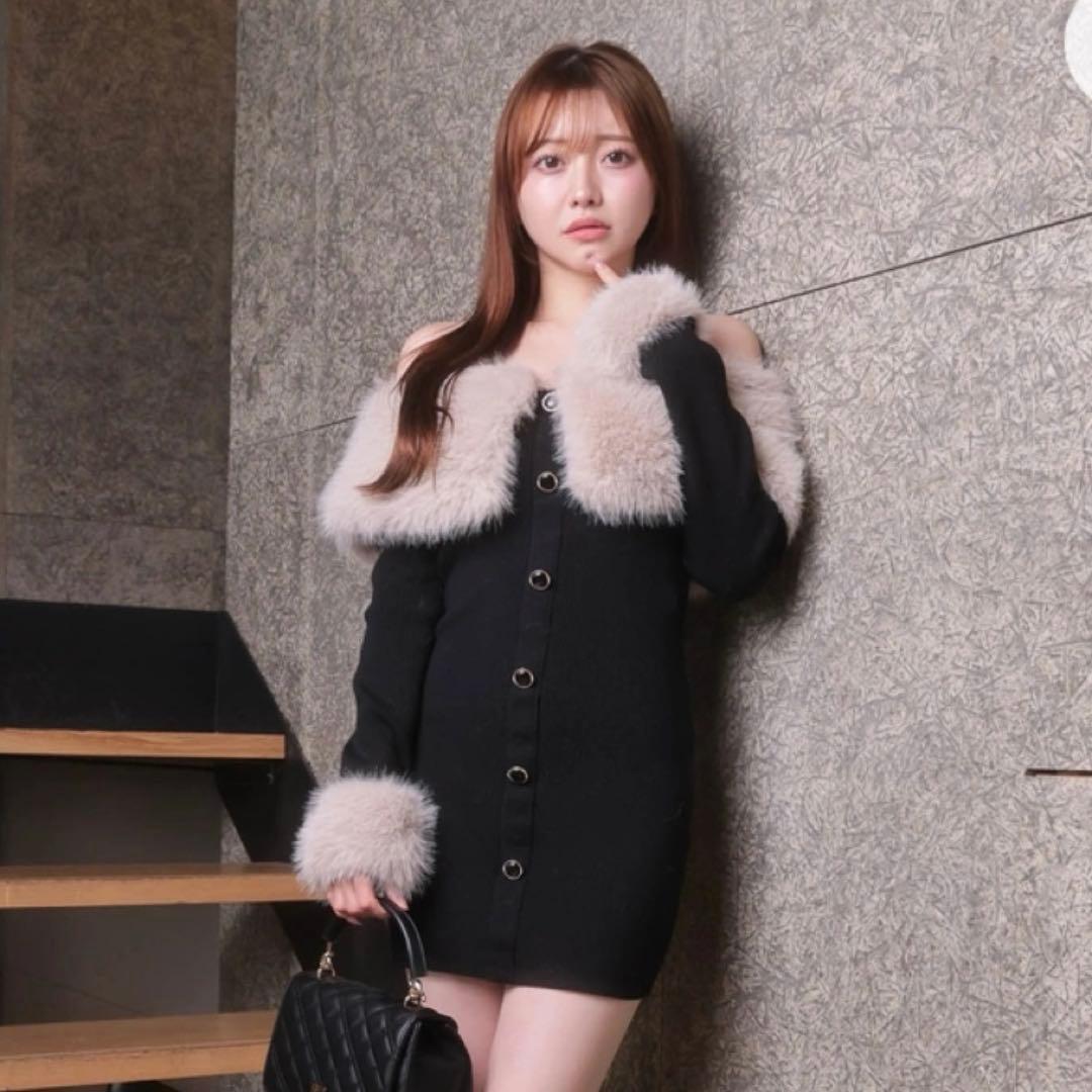 ファーオフショルボタンニットワンピース